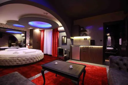 Deluxe Suite 215 - Castle De Paris