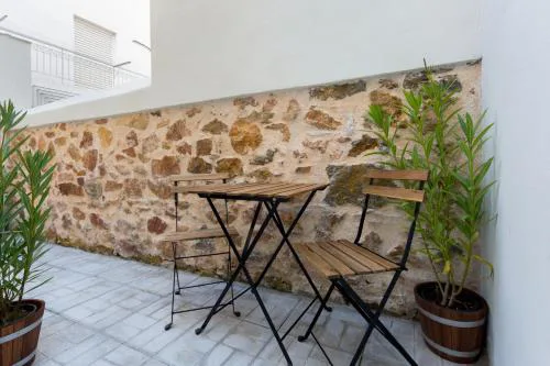 Dinostratus House - Boutique Studios