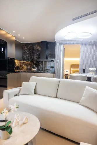 Domain Athens Naya