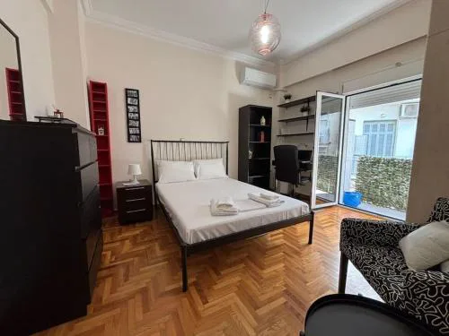 Downtown Pagrati Modern Apartment