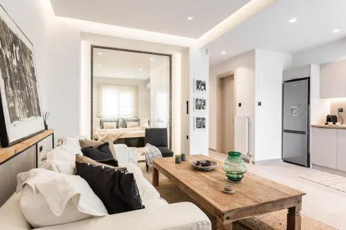 Downtown Urban Luxurious Apartment