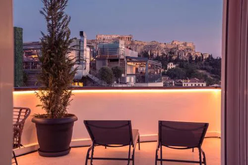 Elegant 2BR with Jacuzzi & Acropolis View