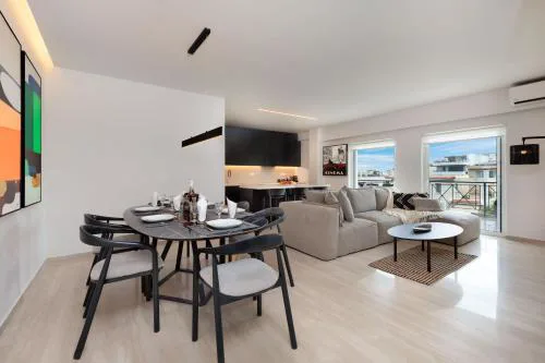 Elegant & Central 3BR in Glyfada