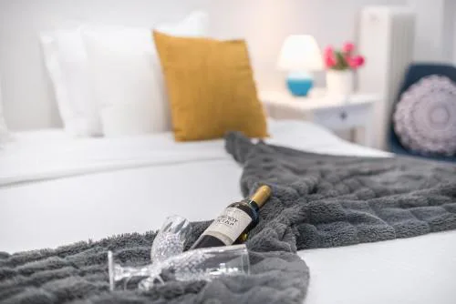 Elegant Dimitra, Your Beautiful Home in Athens, by Acropolin