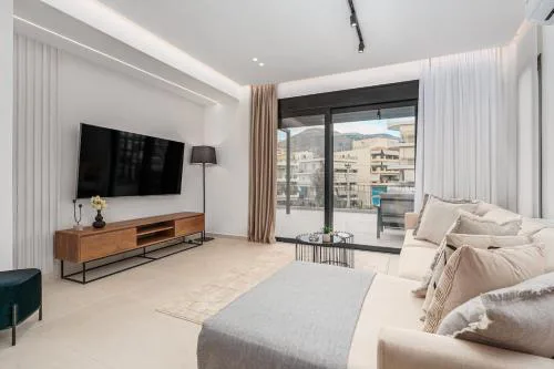Elegant Penthouse 2 BRs - Large Veranda with View