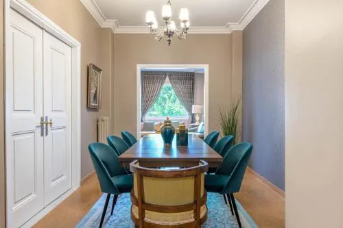 Exclusive Acropolis 4BDR Large Residence