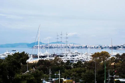 Flisvos Seafront-Marina apartment