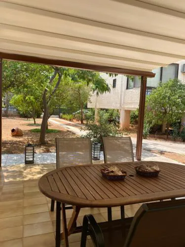 Glyfada Charm, Cozy & Warm with private parking