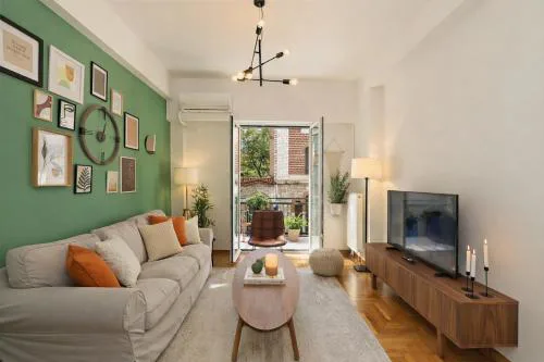 Golden Acropolis 3BD apartment