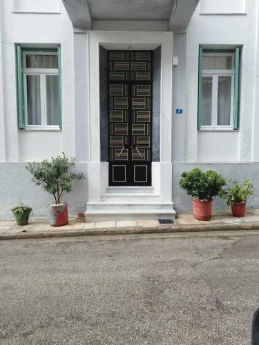 Golden room 1