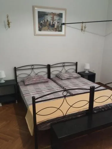 Golden room 3