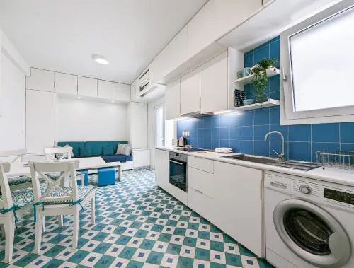 Greek island styled 1BD apt 500m from the sea