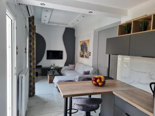 Jenny's Dream Home -Acropolis Lux 2 Bedroom Apt, with Hot Tub, free Netflix, fast Wifi