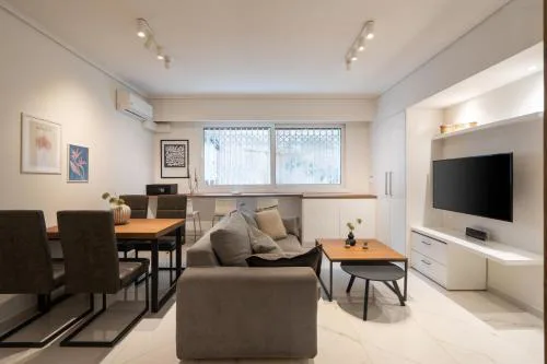 *Kolonaki Chic* Minimalist Studio in Athens