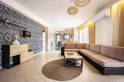 Komis House - Cozy Stay near Metro