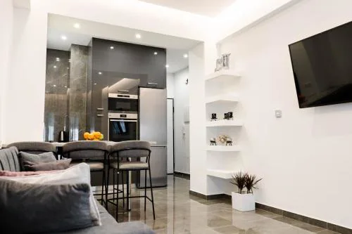 Larissa Railway &Metro station apartment