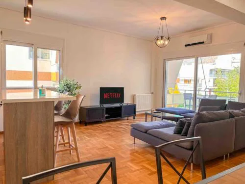 Light & Spacious Apartment near Glyfada Center