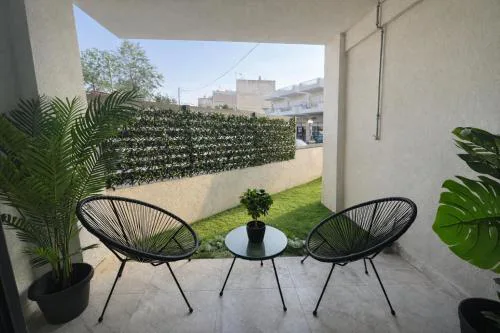 Like a Royal - Modern Garden Studio in Neos Kosmos