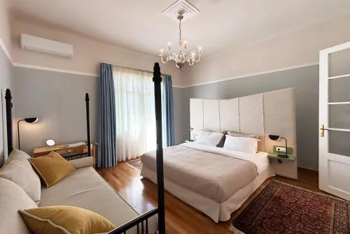 Live in Athens, PANGRATI Fine Residence