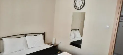 Livia's Room To Ampelokipi metro Airport line