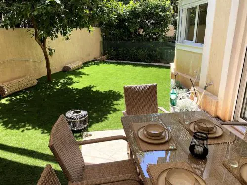Lovely Apartment with Garden and indoor Fireplace!