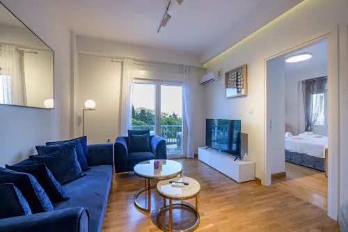 Lush Sapphire apt steps from Acropolis & Plaka!