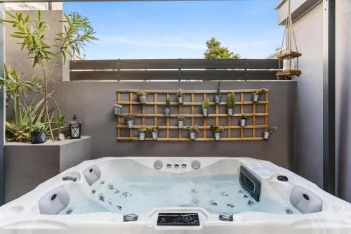 Luxe house in Glyfada with spa near metro station C8