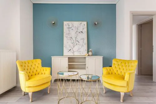 Luxury 3-BD condo with 80sqm balcony in Glifada