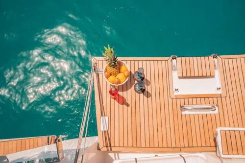 Luxury Sailing Cruises in Athens with Traditional Greek Cuisine and Drinks