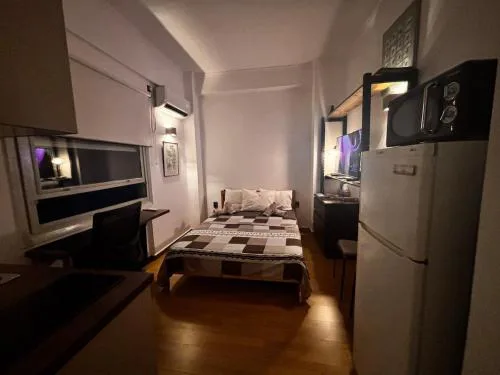 Modern 1BR Flat in Kypseli with 100Mbps Internet