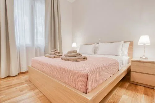 Modern 2-bedroom apt, 200m from the Acropolis