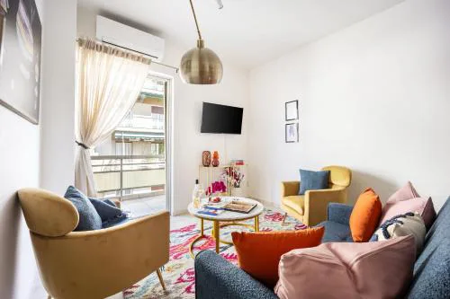 Modern 2BR Apartment with Balcony Near Metro