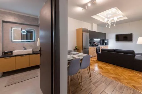Modern 5BD Apartment in the Heart of Athens