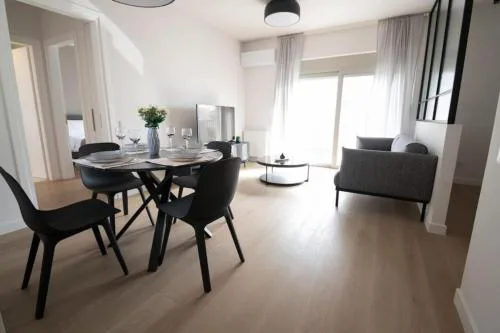 Modern 7th-floor apartment with city view (FORM_G2)