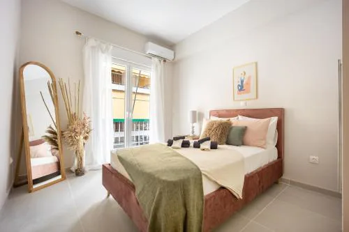 Modern Central Apartment with Balcony - Near Metro