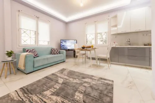 Modern fully-equipped house, 5 min walk from metro