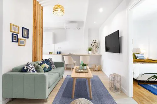 Modern & Stylish Hideaway Downtown near Acropolis & Metro