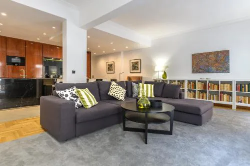 Modern Two-Bedroom Apartment In Kolonaki, Peridot - Homes
