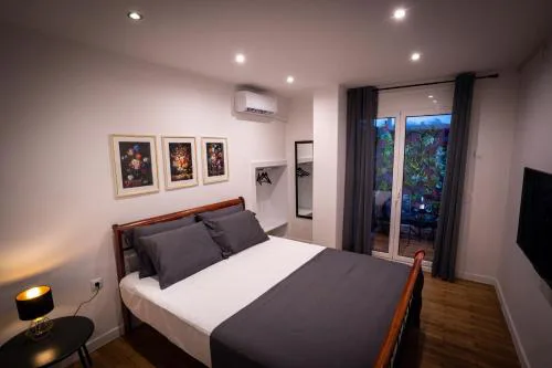 My Secret Garden rooms - Apartment with 2 private rooms, separate baths and balcony garden