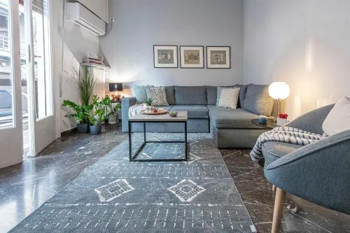 Nadia's apartment , Athens