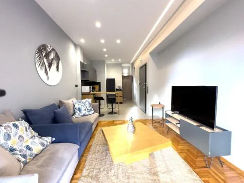Nefertiti's Urban Luxury Kerameikos Athens 2br Industrial apt Balconies Netflix