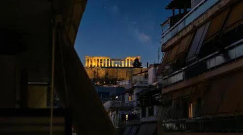 Neos - Acropolis View