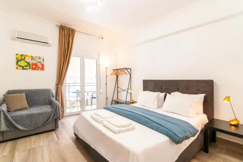 New Modern Balcony Home - 270m to Metro - Central Athens