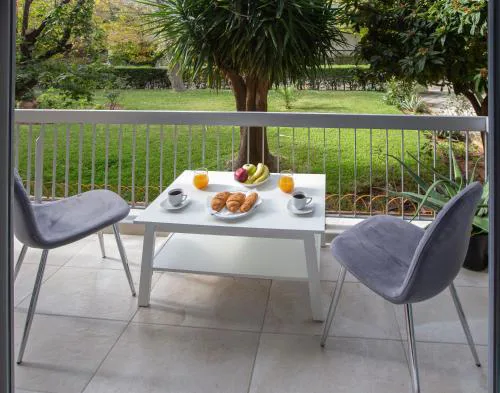 Newly Remodeled Dream Condominiun in Kifisia with Garden & Grass Lawn