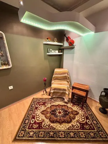 Nirvana Apartment Quiet Stay with Free Parking & Airport Access