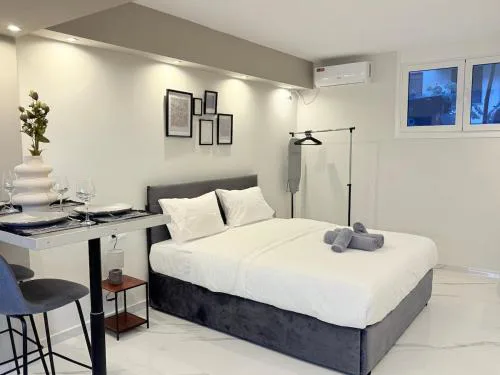 Pagrati Nest 18 by A&D Properties