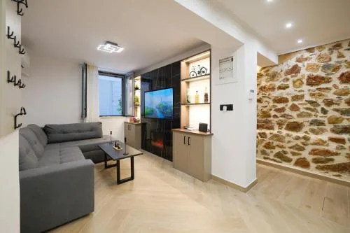 Panos City Apartment - Private parking for motorcycles