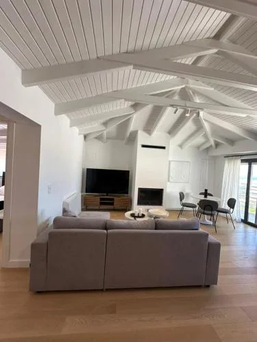 Penthouse with sea view
