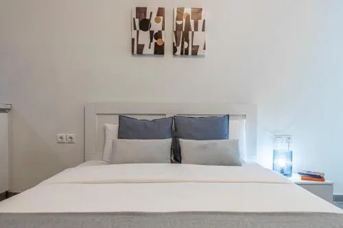 Phaedrus Living: City Center Executive Flat Stadiou