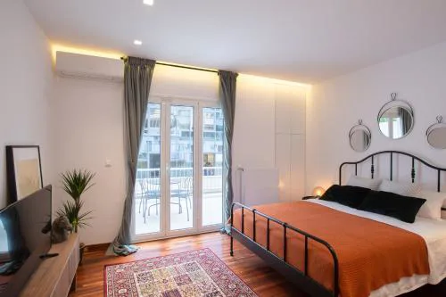Phaedrus Living: City Centre Luxury Flat Mavromichali